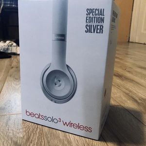 Beats Solo 3 Wireless Limited Edition Silver